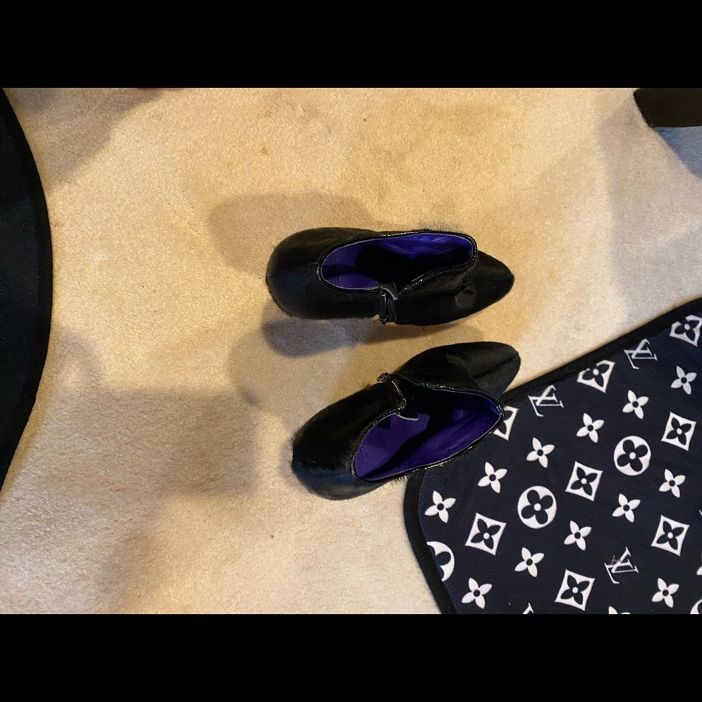 Shoes - Picture 4 of 10